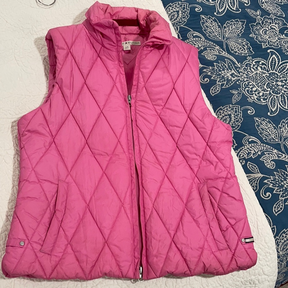 TOMMY HiLFIGER PINK VEST SIZE LARGE
